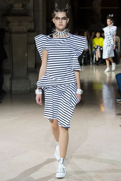 Look 24